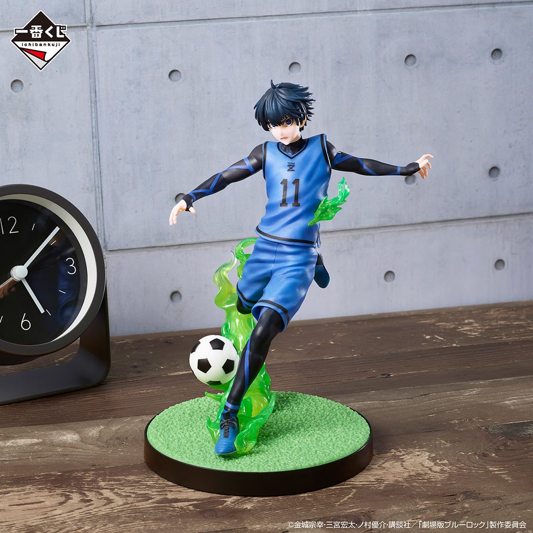 BLUELOCK ICHIBAN KUJI FIGURE - HAVE A WEAPON DESTROYER (STRIKER) - A PRIZE - YOICHI ISAGI