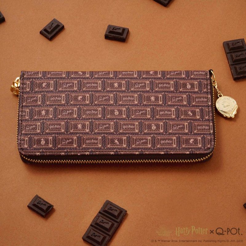 Harry Potter x Q-pot Collection - Hogwarts Chocolate Zip-Around Wallet
