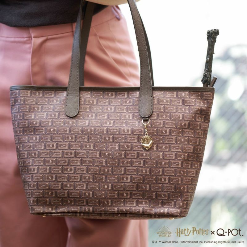 Harry Potter x Q-pot Collection - Hogwarts Chocolate Zip Tote Bag