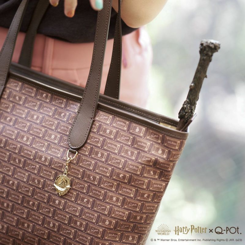 Harry Potter x Q-pot Collection - Hogwarts Chocolate Zip Tote Bag