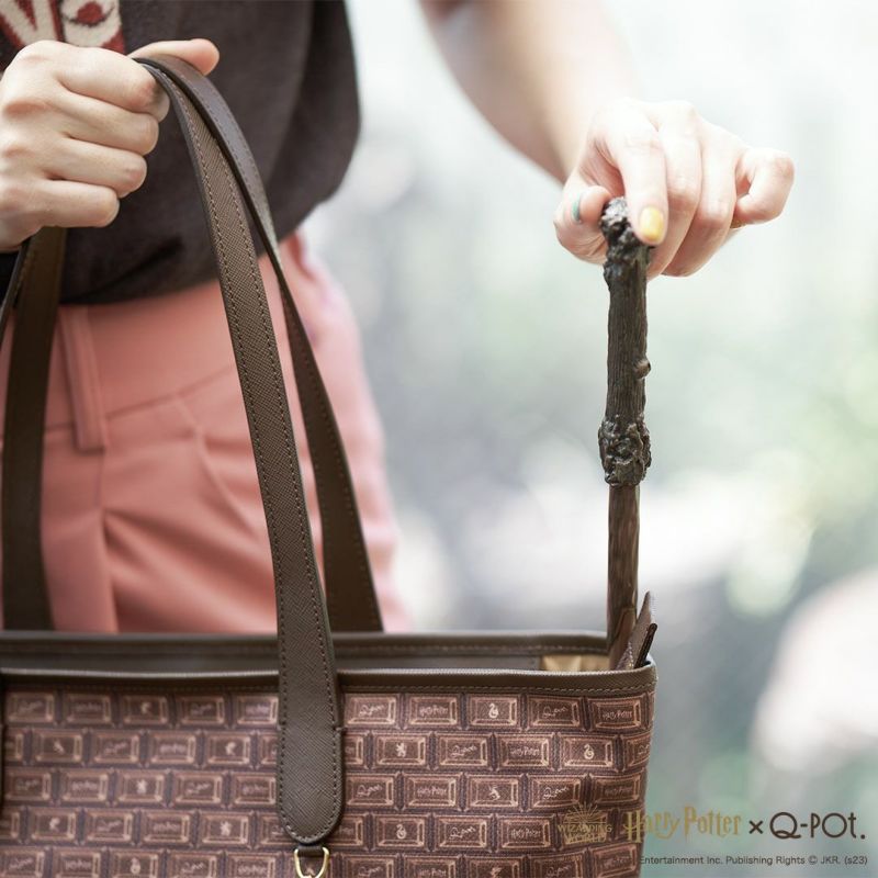 Harry Potter x Q-pot Collection - Hogwarts Chocolate Zip Tote Bag