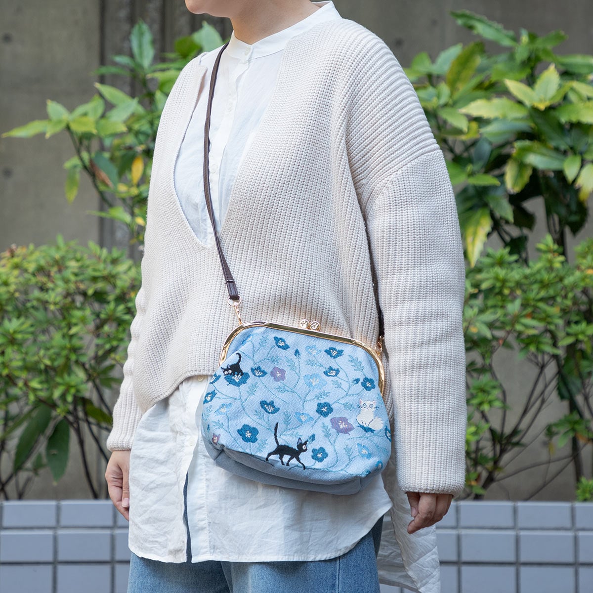 Kiki's Delivery Service - Blue Carpet Clasp Shoulder Pouch