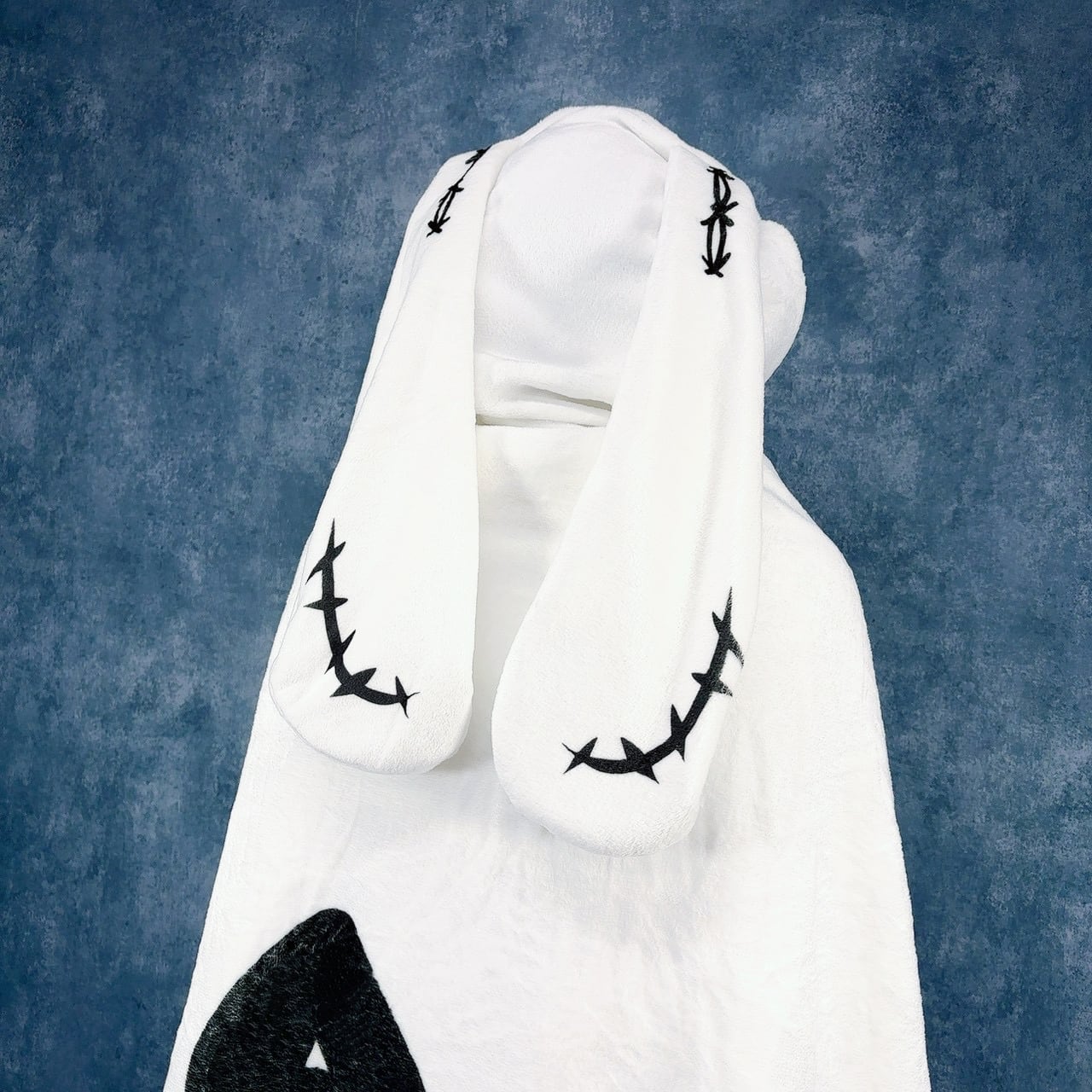 NieR Automata - Fluffy Blanket With Hood And Cushion Storage