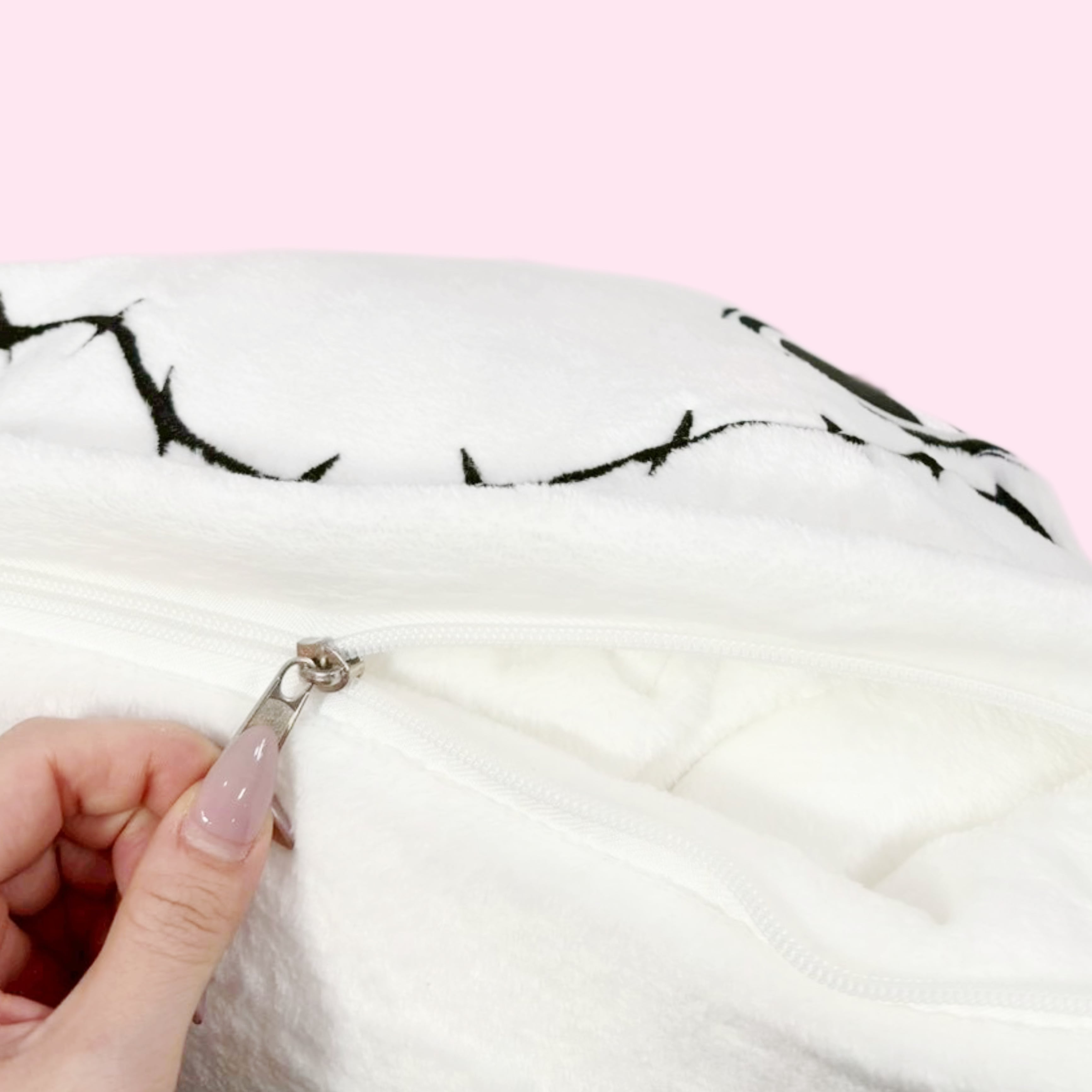 NieR Automata - Fluffy Blanket With Hood And Cushion Storage