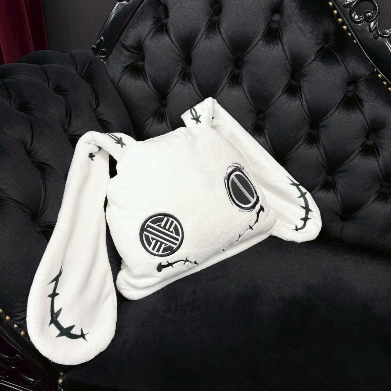 NieR Automata - Fluffy Blanket With Hood And Cushion Storage