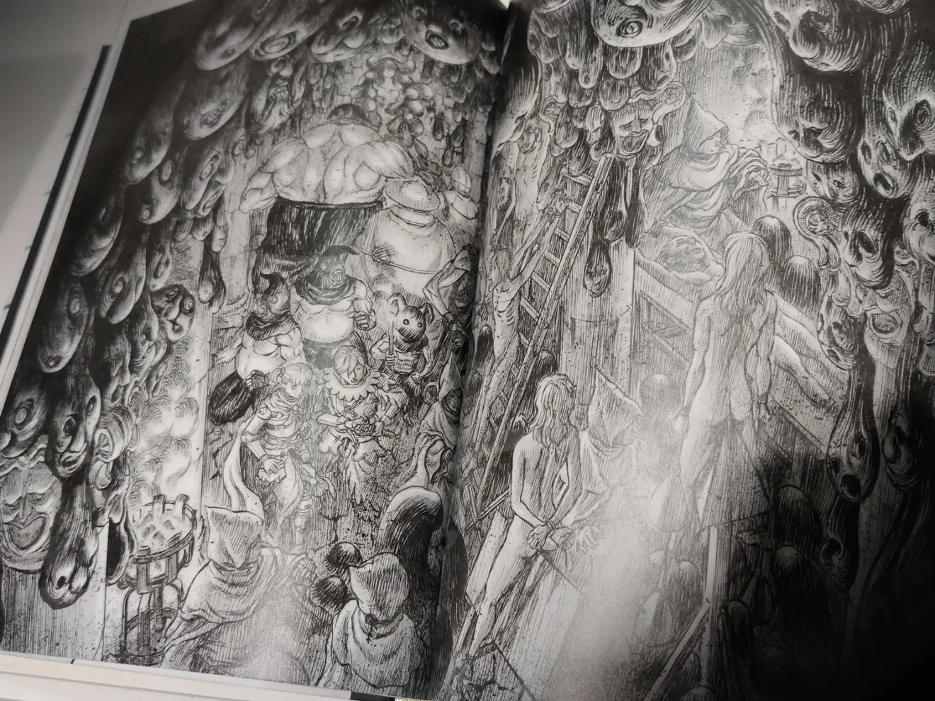 BERSERK EXHIBITION OFFICIAL ILLUSTRATION BOOK THE ARTWORK OF BERSERK