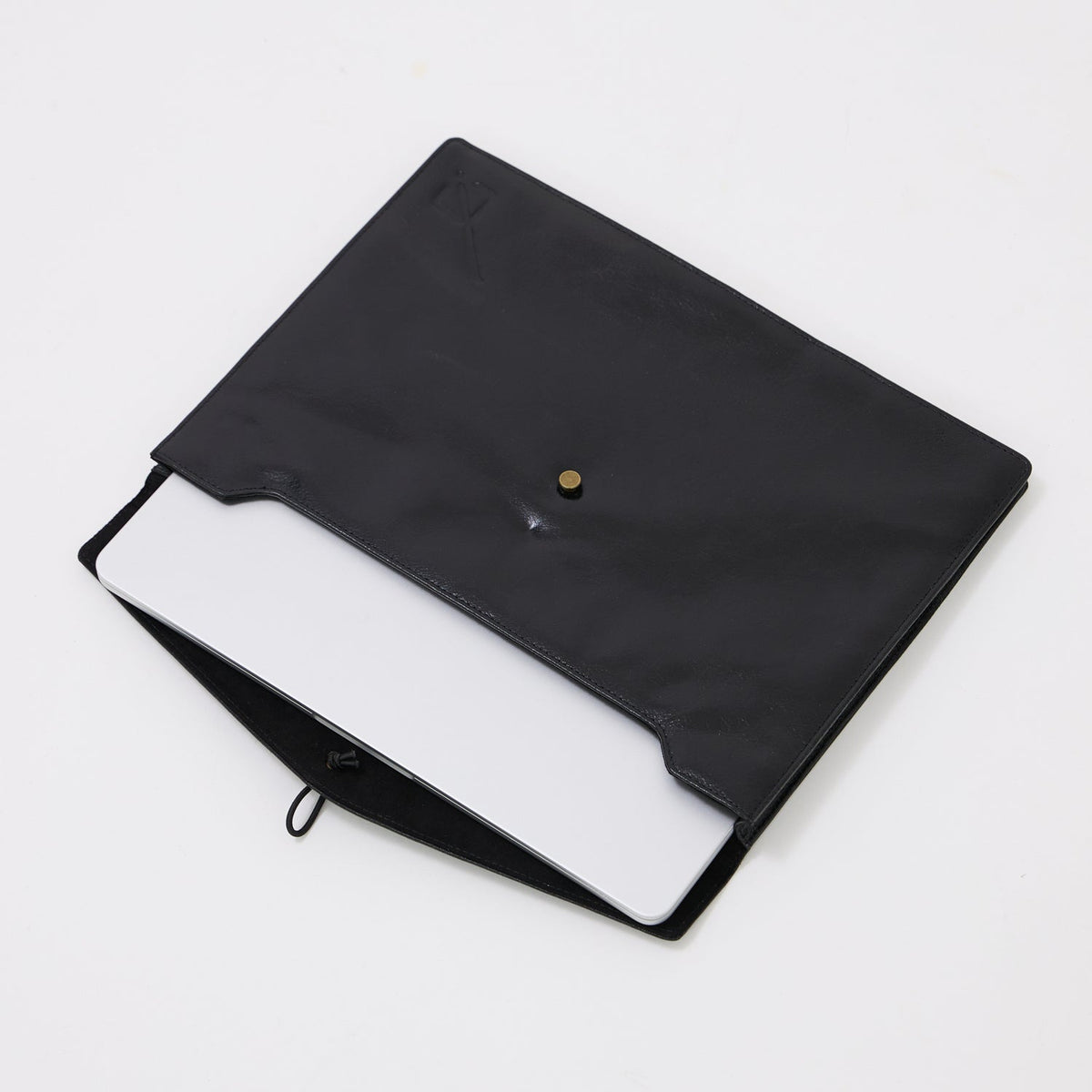 Bloodborne SuperGroupies Hunter 13-Inch Laptop Case / A4 Pouch — official product view 9