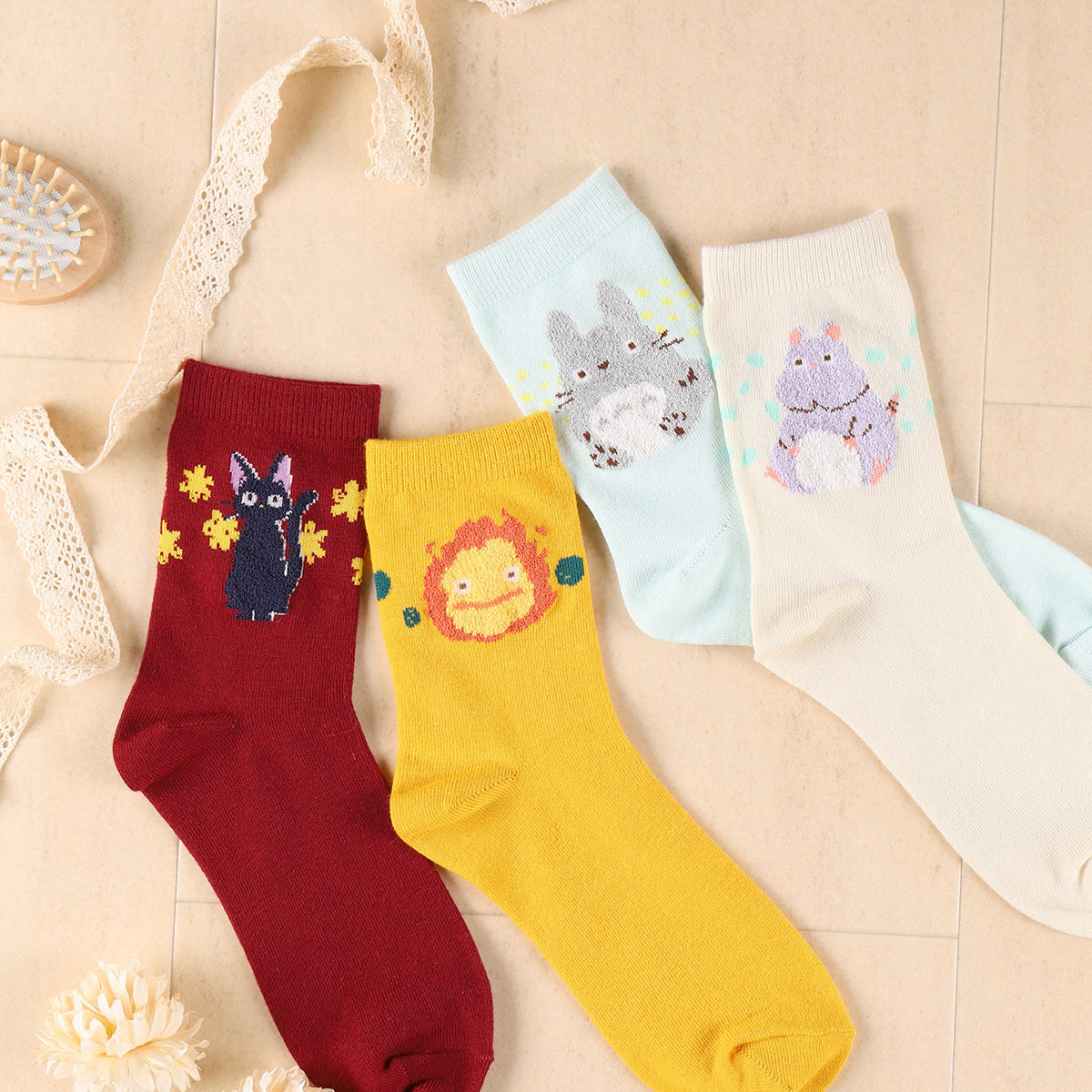 Howl's Moving Castle Calcifer Bouclé-Motif Short Socks 23-25 cm - official view 4