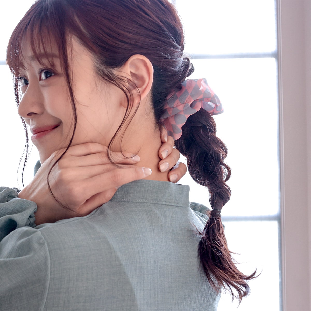 Howl's Moving Castle - Howl's Cloak Scrunchie with Calcifer Charm - official product view 4