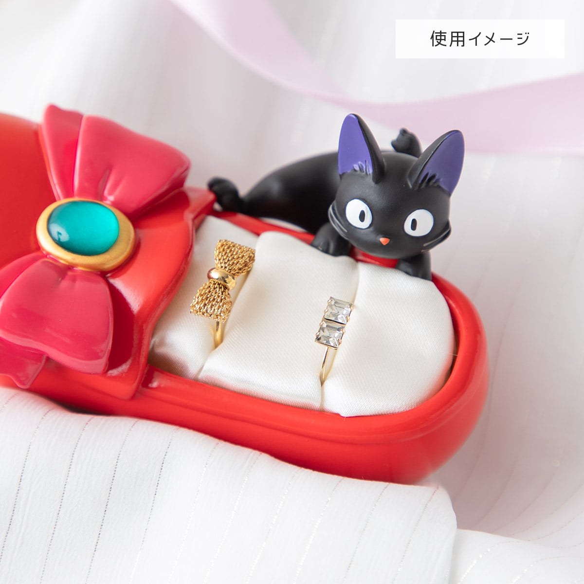 Kiki's Delivery Service Jiji Red Shoe Ring Stand - official view 7