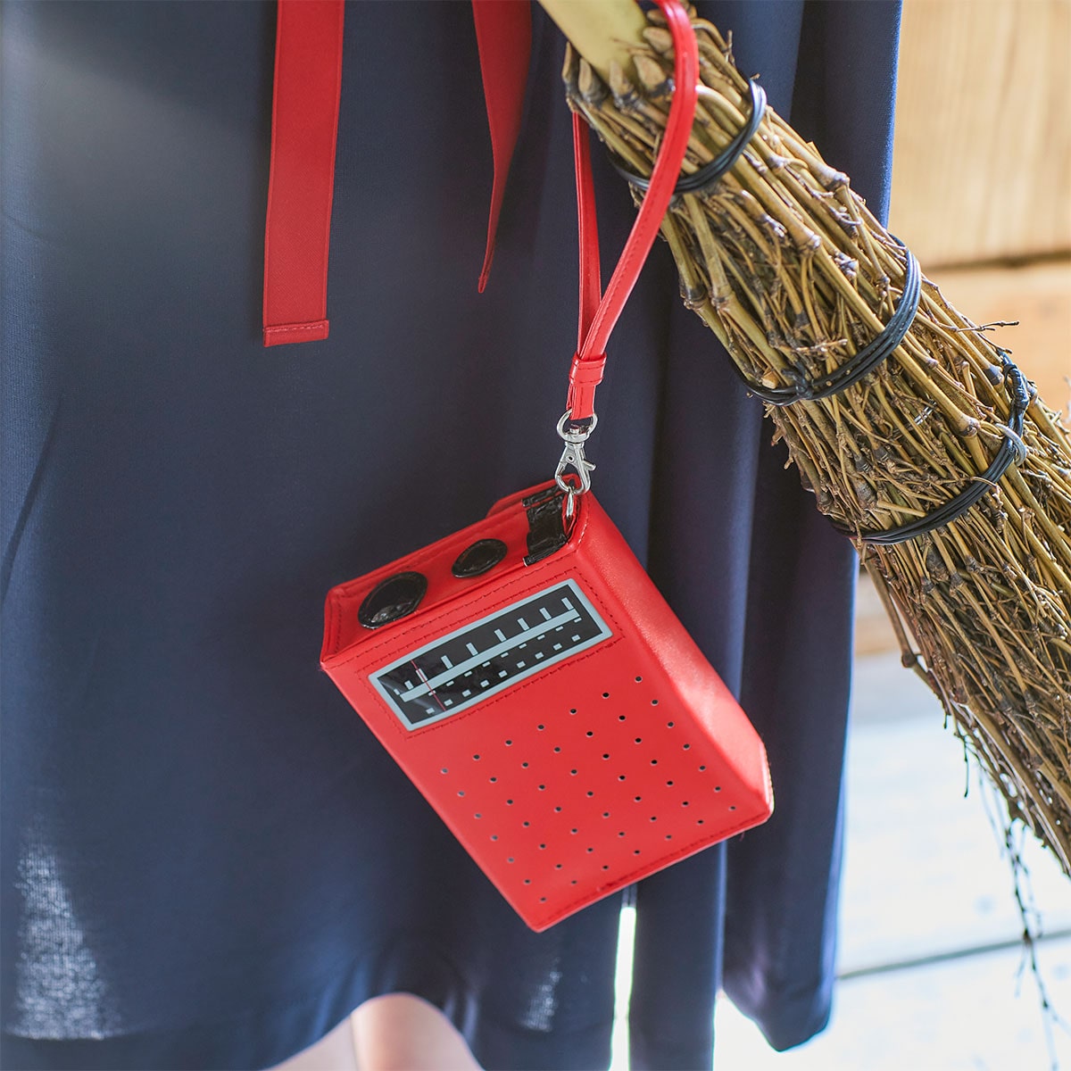 Kiki's Delivery Service Kiki's Red Radio Pouch - official view 4