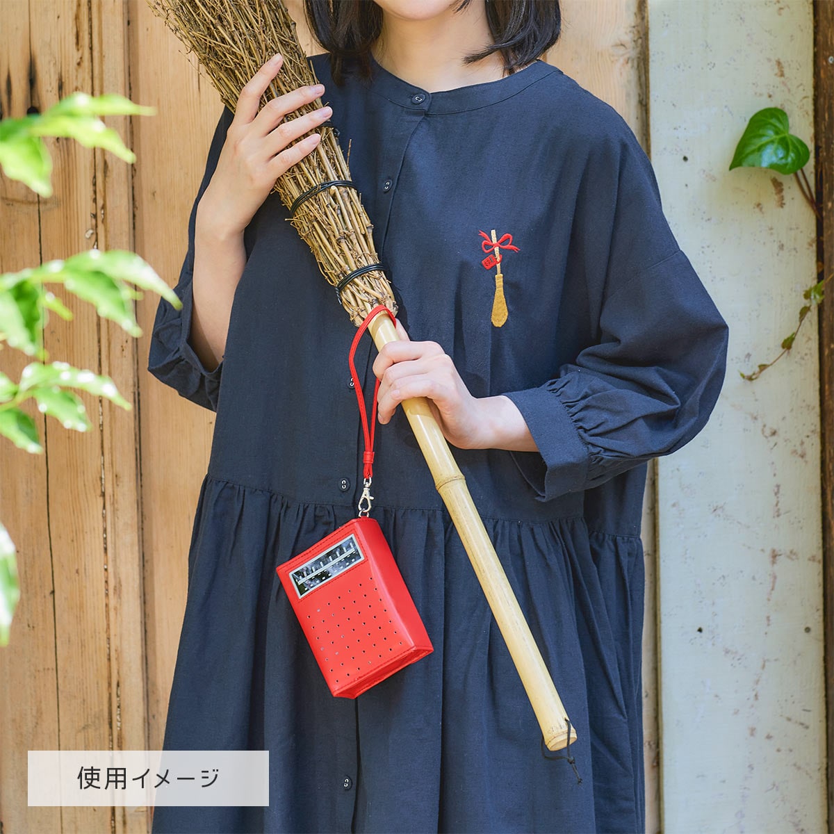 Kiki's Delivery Service Kiki's Red Radio Pouch - official view 5