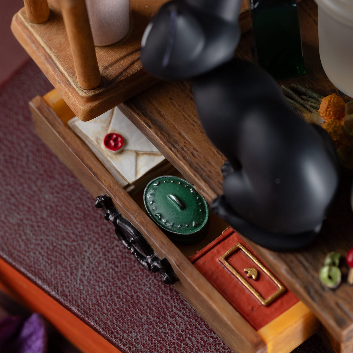 Kiki's Delivery Service - Kokiri's Laboratory Diorama Hourglass - official view 7