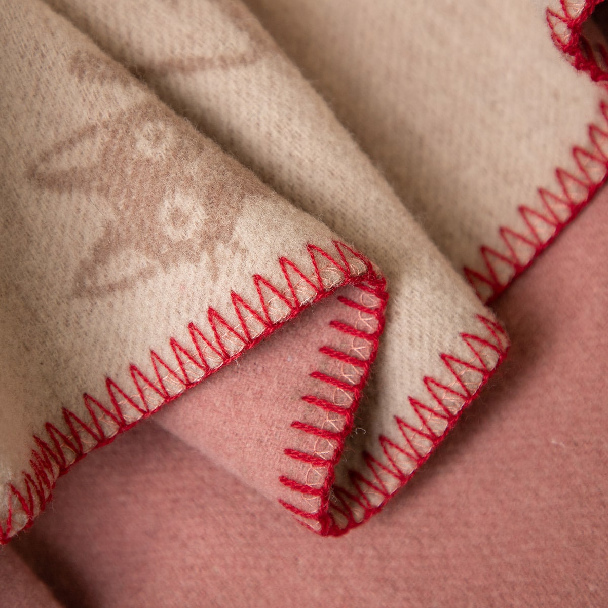 Kiki's Delivery Service Ursula's Wool Half Blanket - official view 10