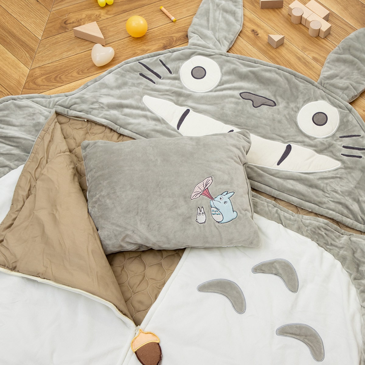 My Neighbor Totoro Character Sleeping Bags with Pillows (2 Types) - Totoro - official view 4