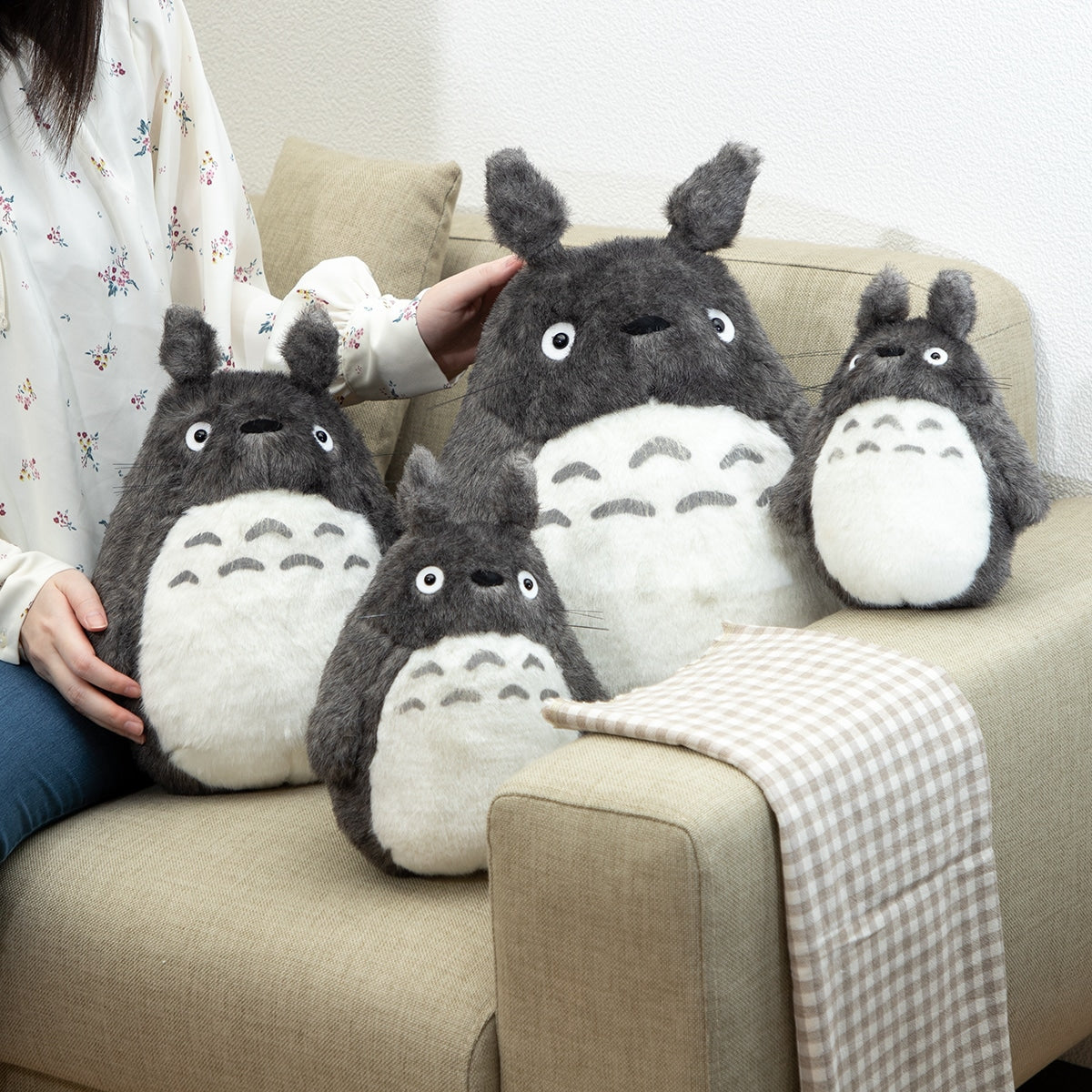 My Neighbor Totoro - Classic Totoro Plush (3 Sizes) - S - 23 cm - official view 8