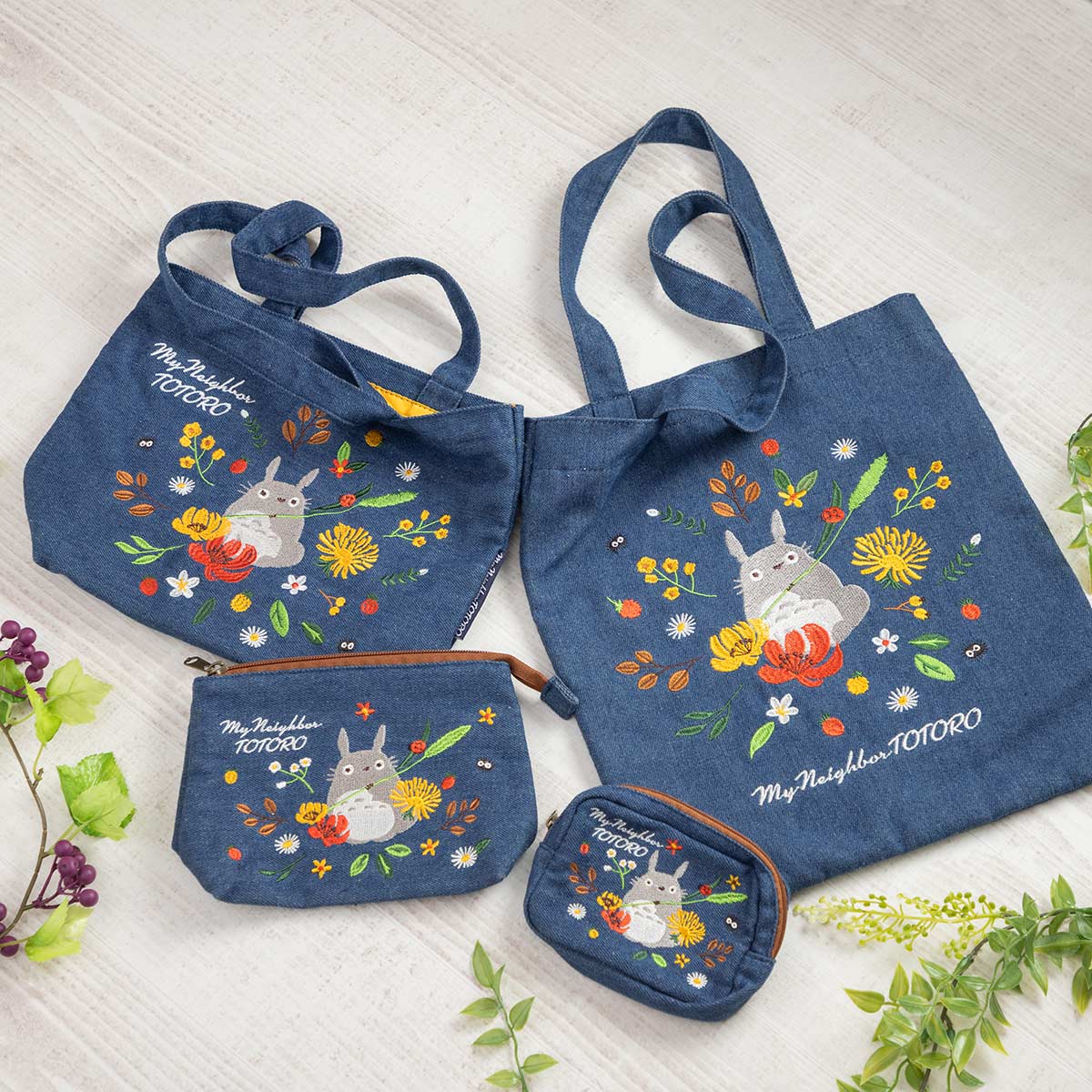 My Neighbor Totoro Denim Embroidery Wreath Pouch - official view 7