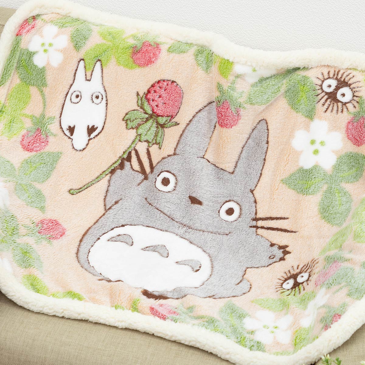 My Neighbor Totoro - Found Strawberries Blankets (3 Types) - Lap - official view 2