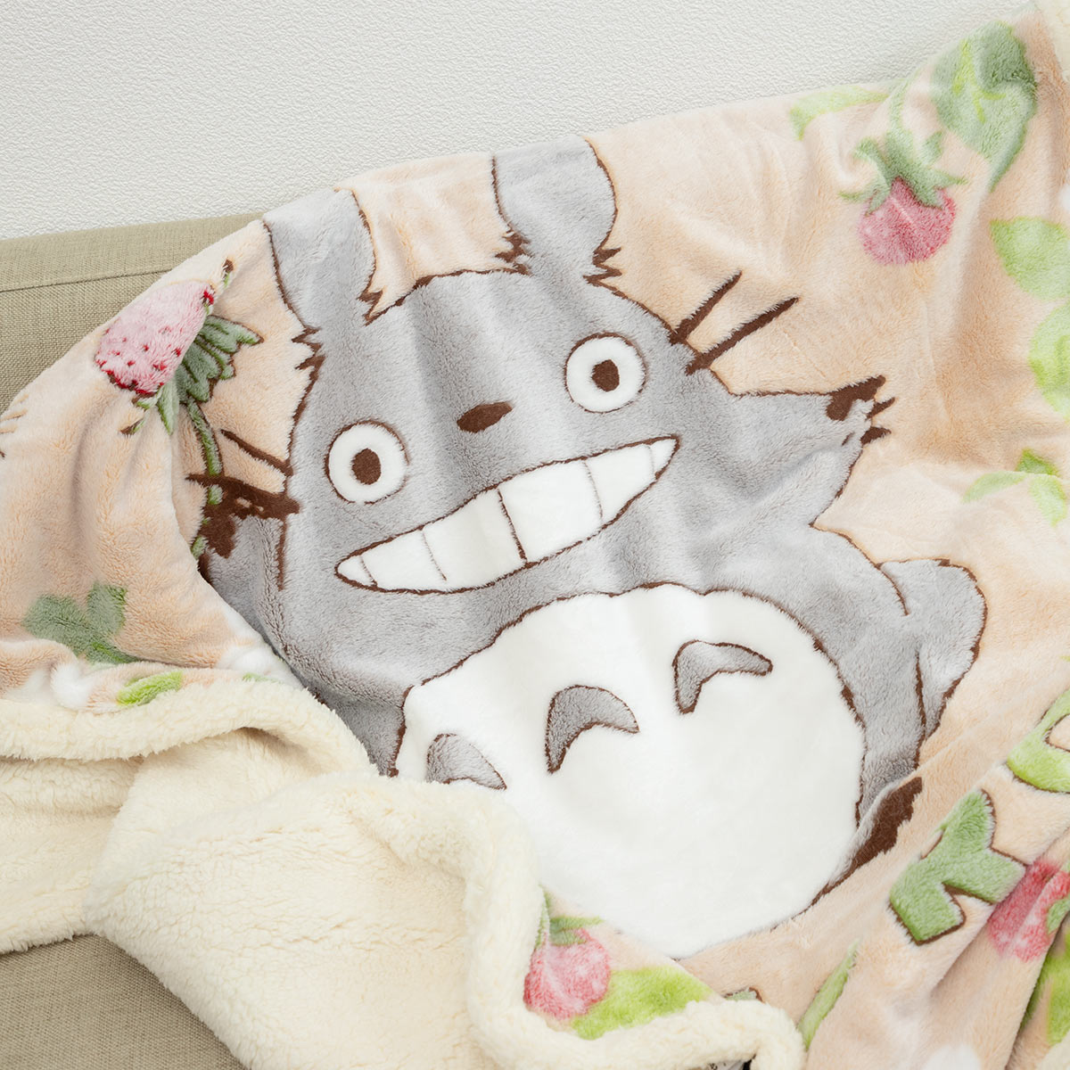 My Neighbor Totoro - Found Strawberries Blankets (3 Types) - Half - official view 10