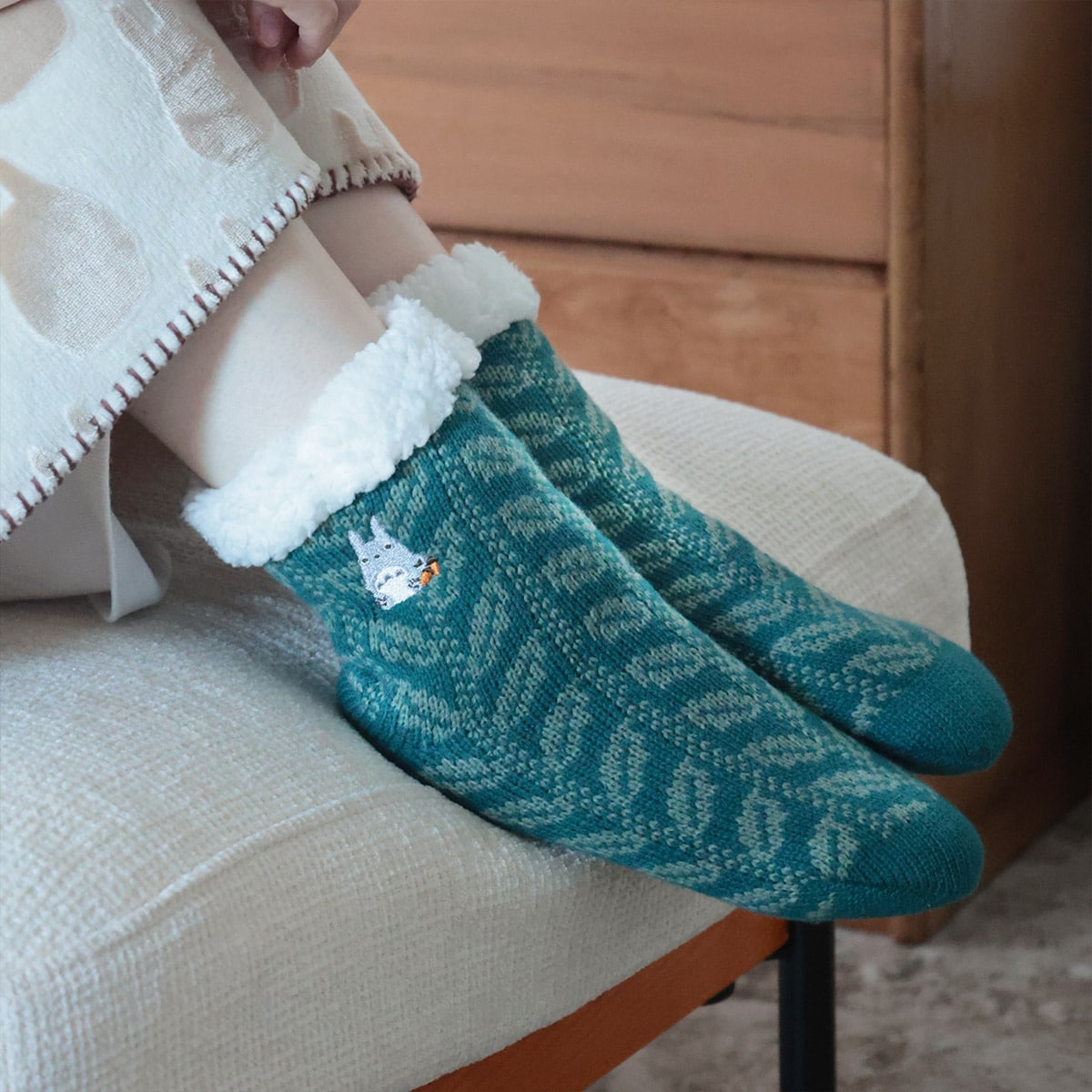 My Neighbor Totoro Leaf-Pattern Boa-Lined Room Socks 23-25 cm - official view 8