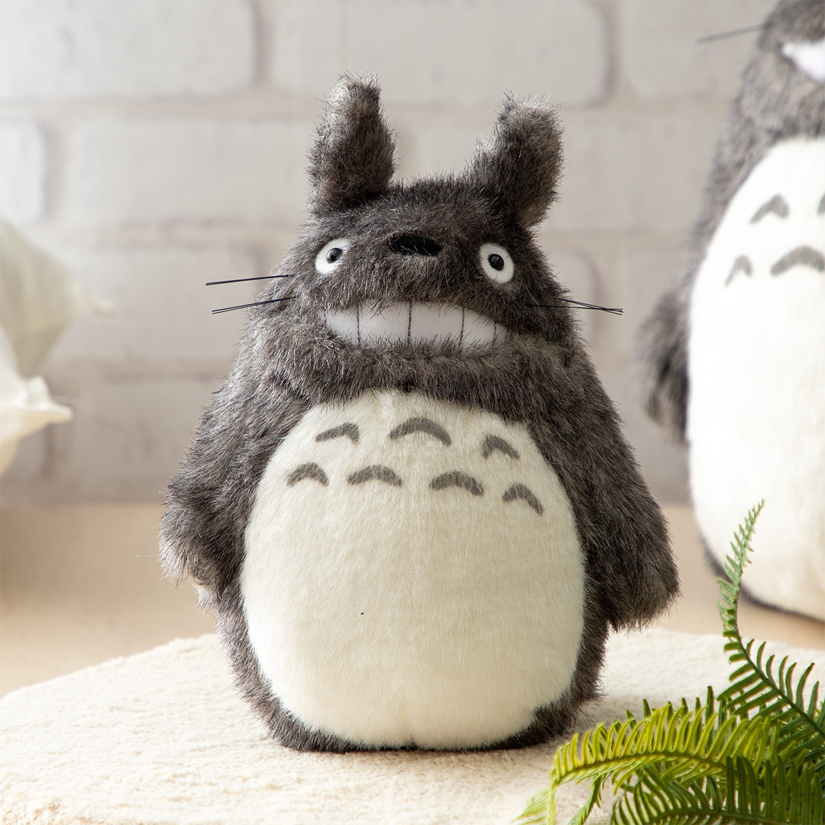 My Neighbor Totoro - Smiling Totoro Plush (2 Sizes) - S - 23 cm - official view 2