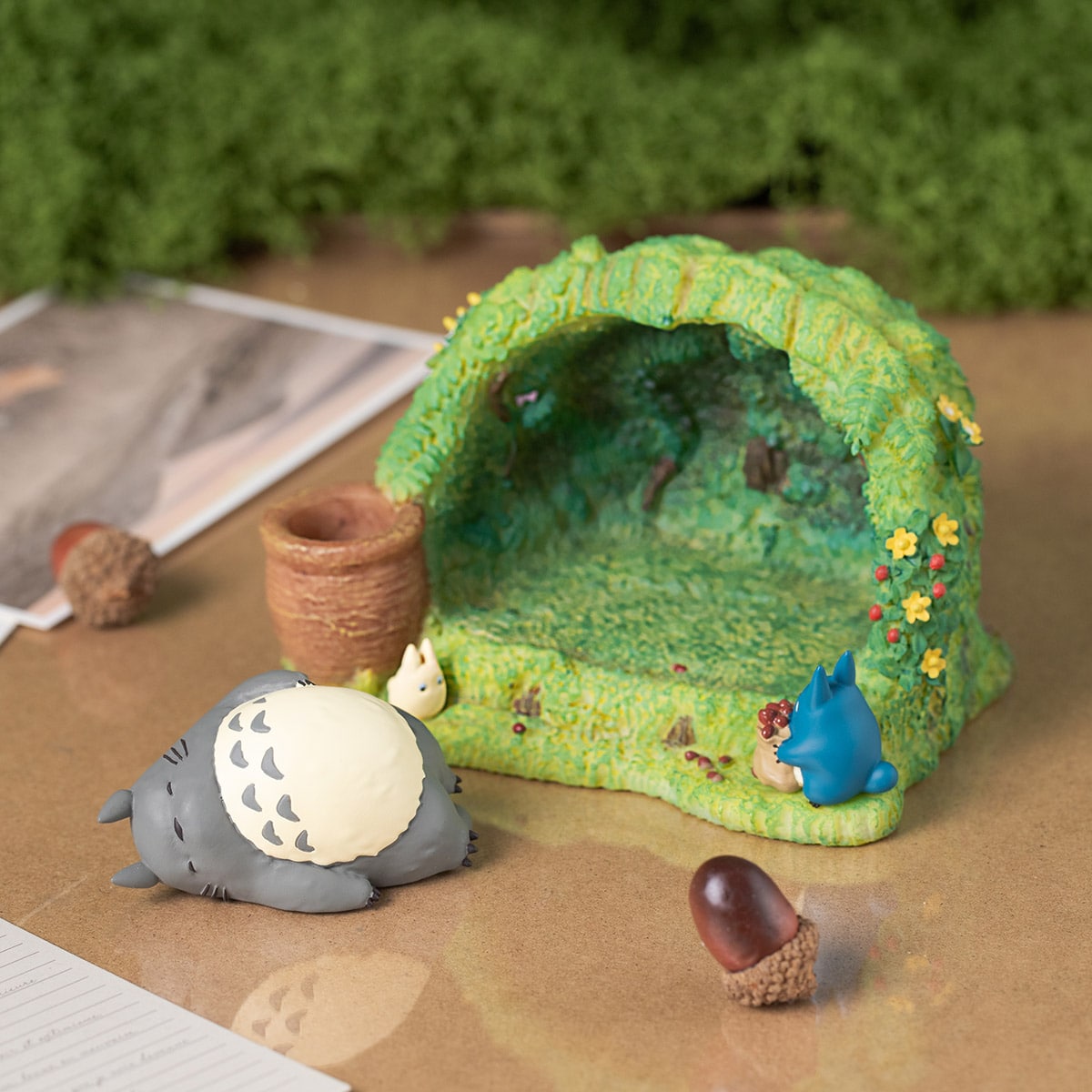 My Neighbor Totoro - Totoro's Home Diorama Pen Stand with Paperweight - official view 2