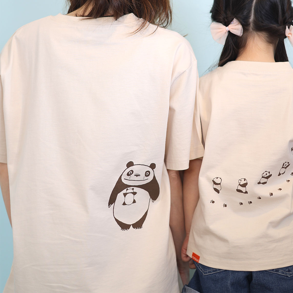 Panda! Go Panda! Nakayoshi Hug T-Shirt - Adult - official view 1