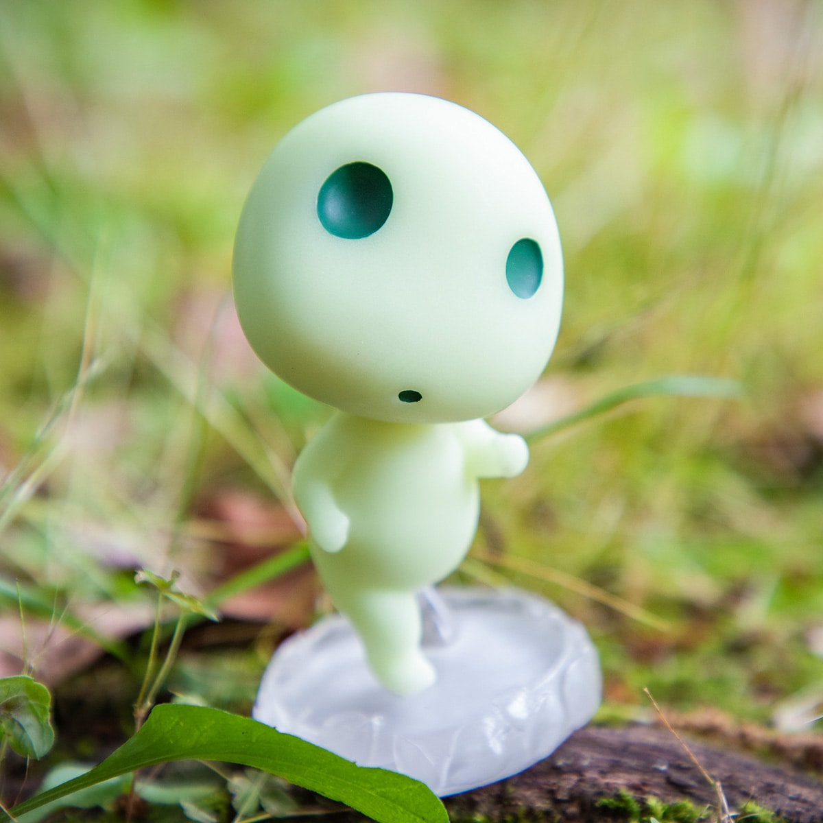 Princess Mononoke Glow-in-the-Dark Kodama Figures (3 Types) - Rounded Kodama - official view 19