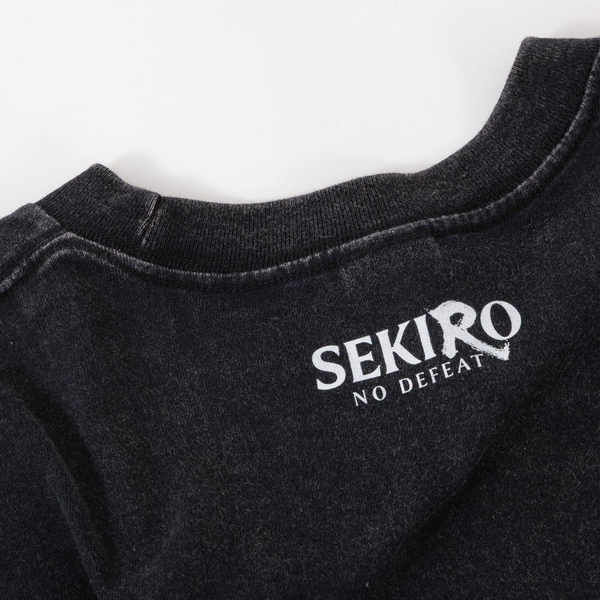 SEKIRO: NO DEFEAT SuperGroupies Wolf and Kuro Black T-shirt, official product photo 8