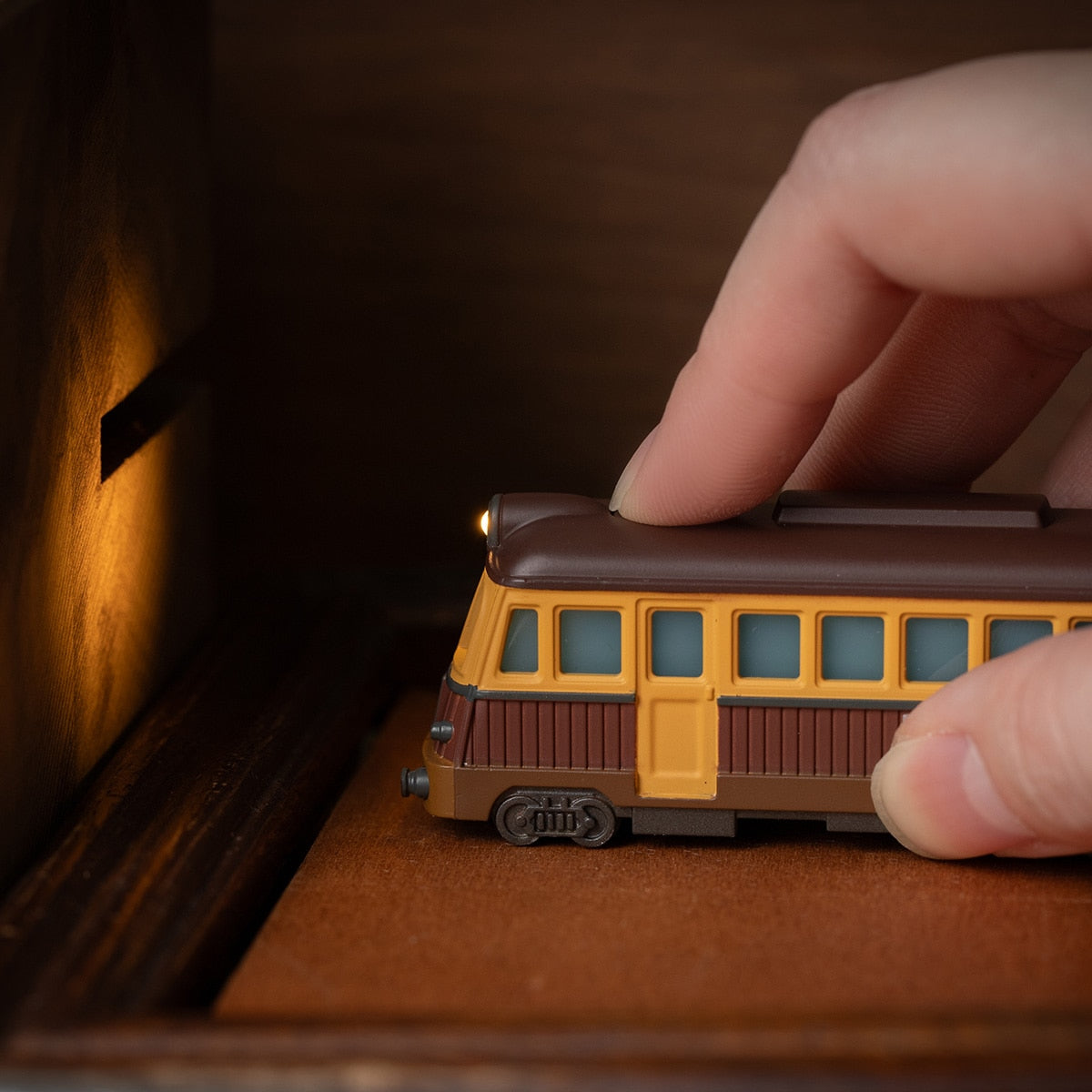 Spirited Away - GBL Sea Railway Light-Up Keyring - official view 7