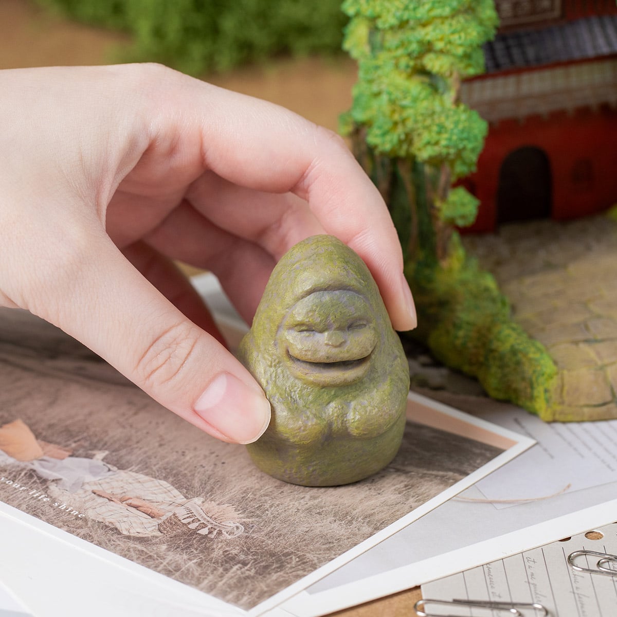 Spirited Away - Stone Guardian Tunnel Diorama Tray with Paperweight - official view 8
