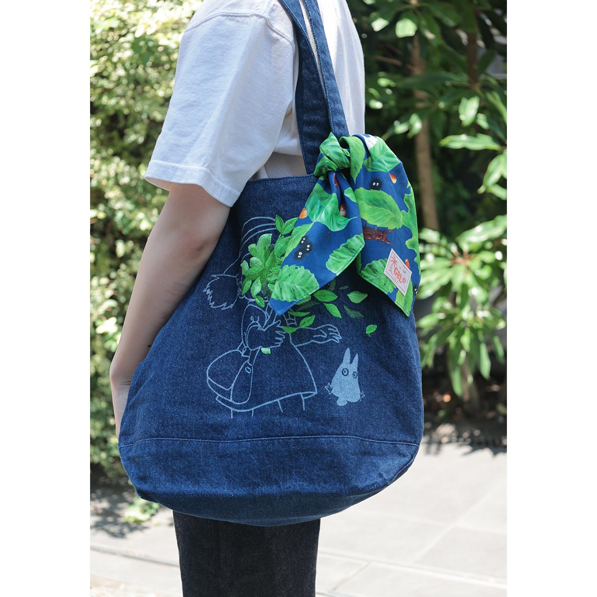 Studio Ghibli GBL Hawaiian Bandanas 45 cm (2 Types) - Totoro - Acorns and Leaves - official view 4