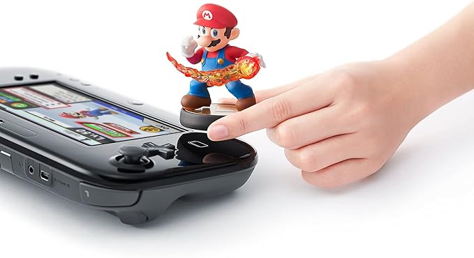 Super Smash Bros. amiibo - Toon Link, official product gallery image 3