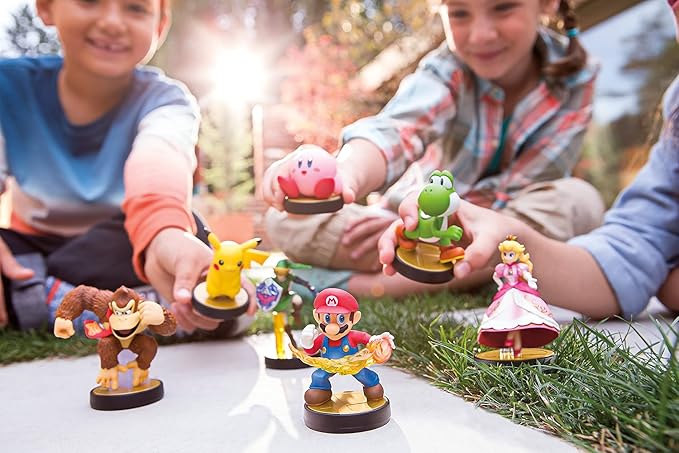 Super Smash Bros. amiibo - Toon Link, official product gallery image 4