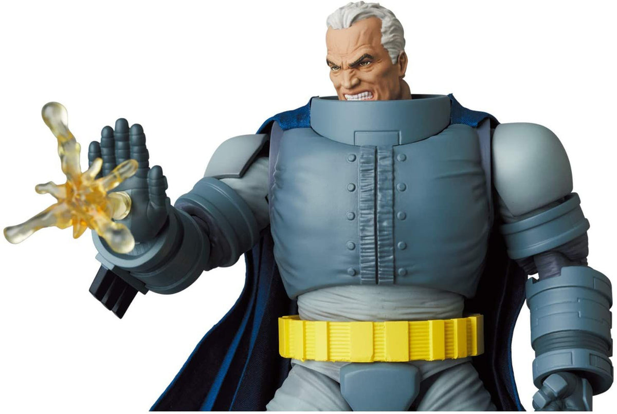 MAFEX No.146 - ARMORED BATMAN (The Dark Knight Returns)