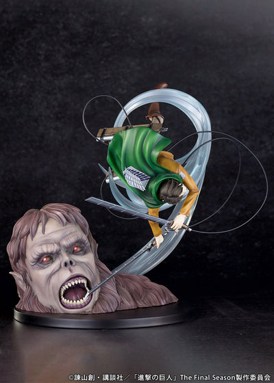 Attack on Titan Figure - Levi vs Beast Titan Ver.