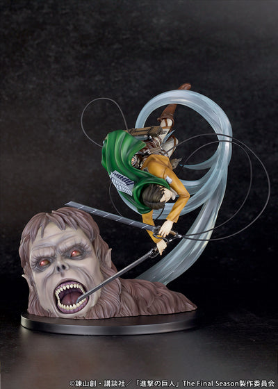 Attack on Titan Figure - Levi vs Beast Titan Ver.
