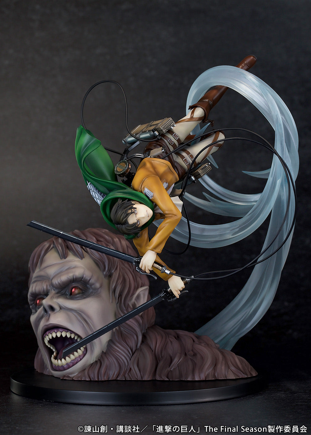 Attack on Titan Figure - Levi vs Beast Titan Ver.