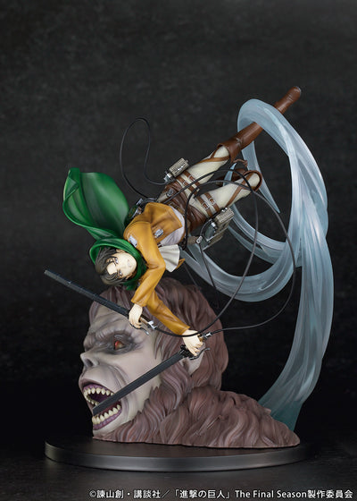 Attack on Titan Figure - Levi vs Beast Titan Ver.