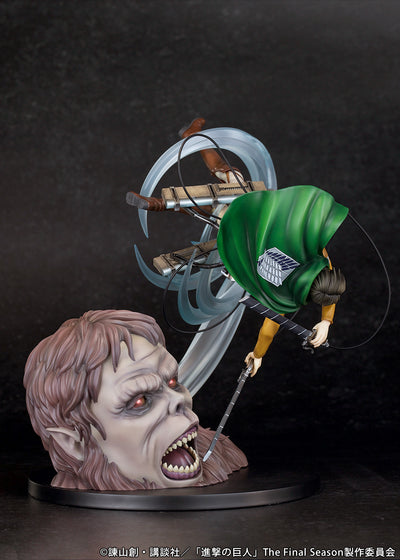 Attack on Titan Figure - Levi vs Beast Titan Ver.
