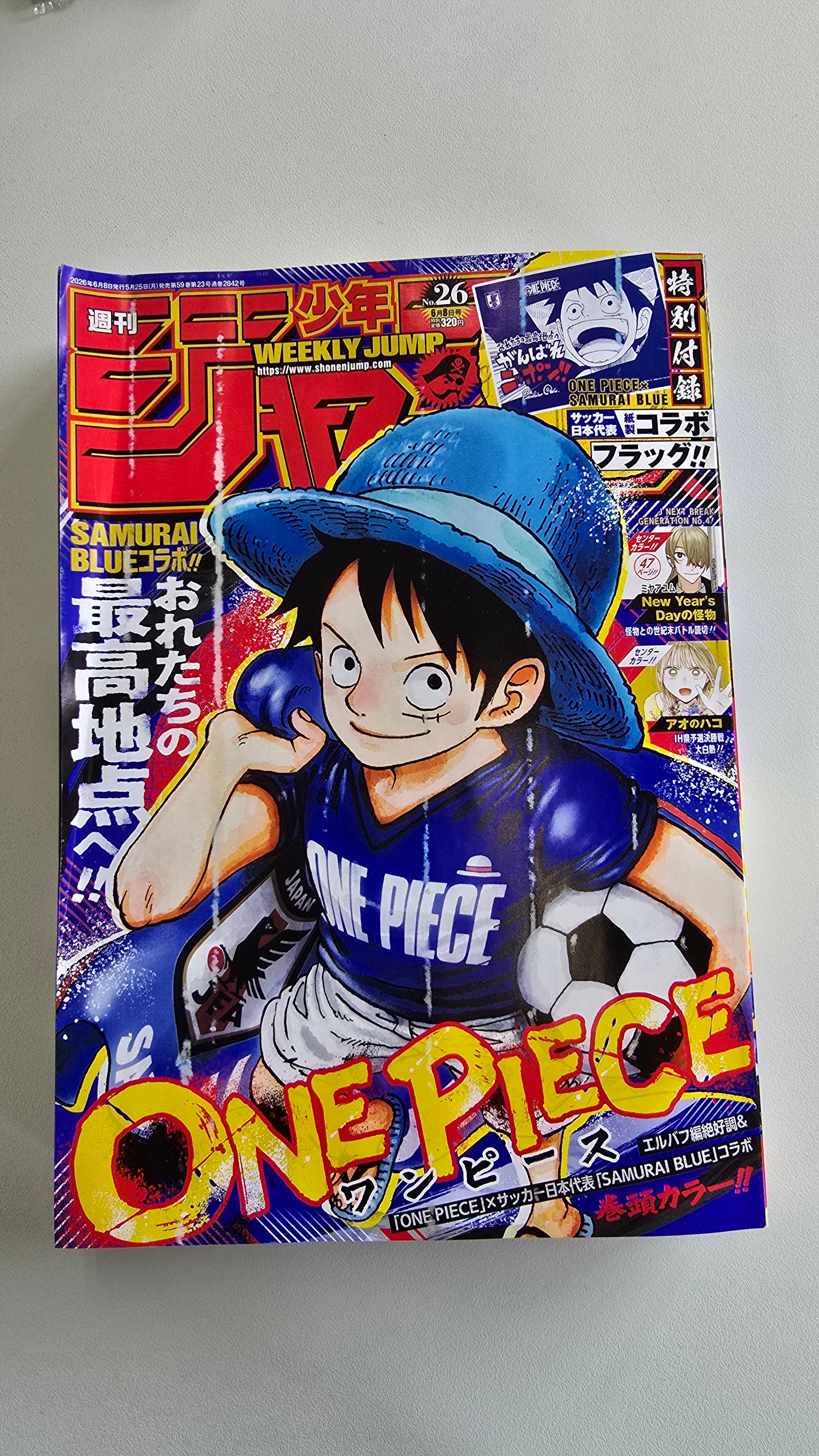 [Damage Item] Weekly Shonen Jump 26 Issue 2026 - One Piece Cover + Bonus One Piece Samurai Blue National Football Collaboration Flag Attachment