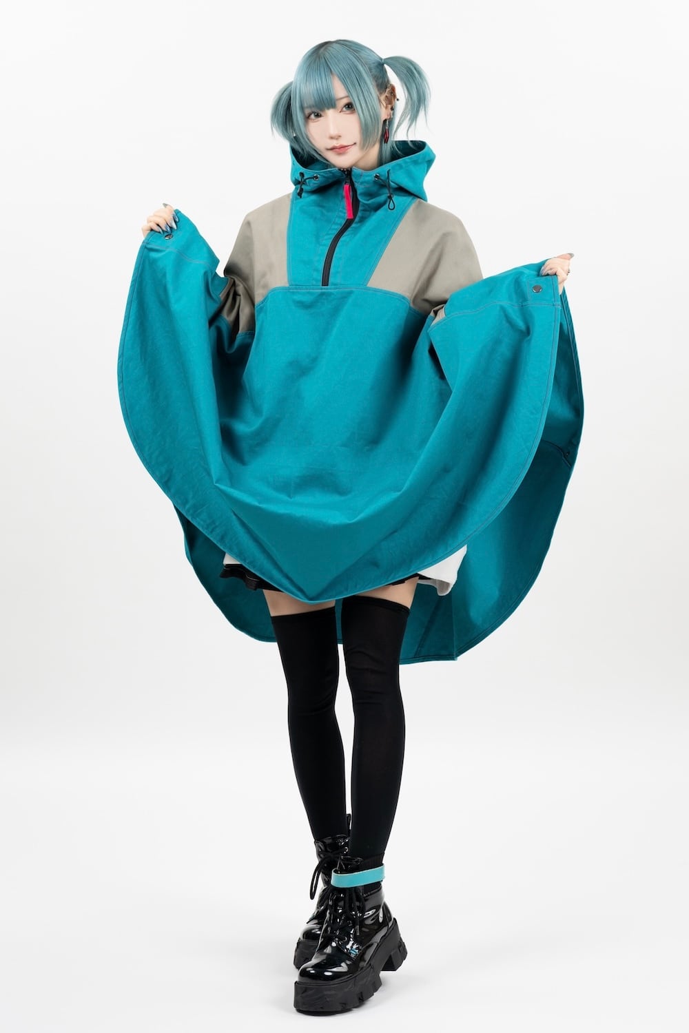 Hatsune Miku - Bonfire Poncho – JumpIchiban