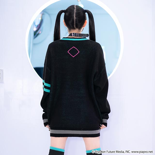 Hatsune Miku  x Listen Flavor - Hatsune Miku V-Neck Knit Black