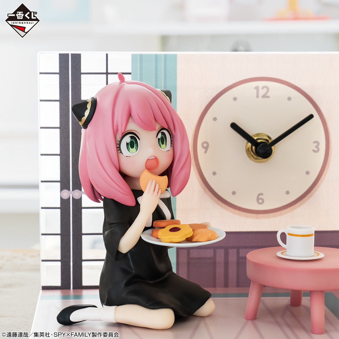 ICHIBAN KUJI SPY X FAMILY - CARE FOR ANOTHER ? - A PRIZE - FIGURE WITH CLOCK