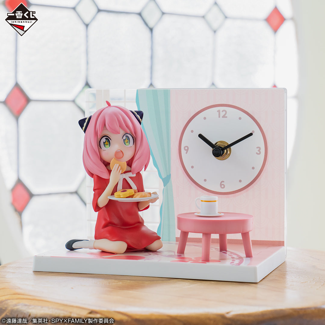 ICHIBAN KUJI SPY X FAMILY - CARE FOR ANOTHER ? - LAST ONE PRIZE - FIGURE WITH CLOCK LAST ONE VER.