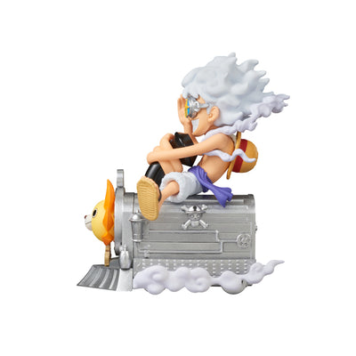 One Piece World Collectible Figure Premium - Mugiwara Store All Aboard! Monkey D. Luffy Gear 5