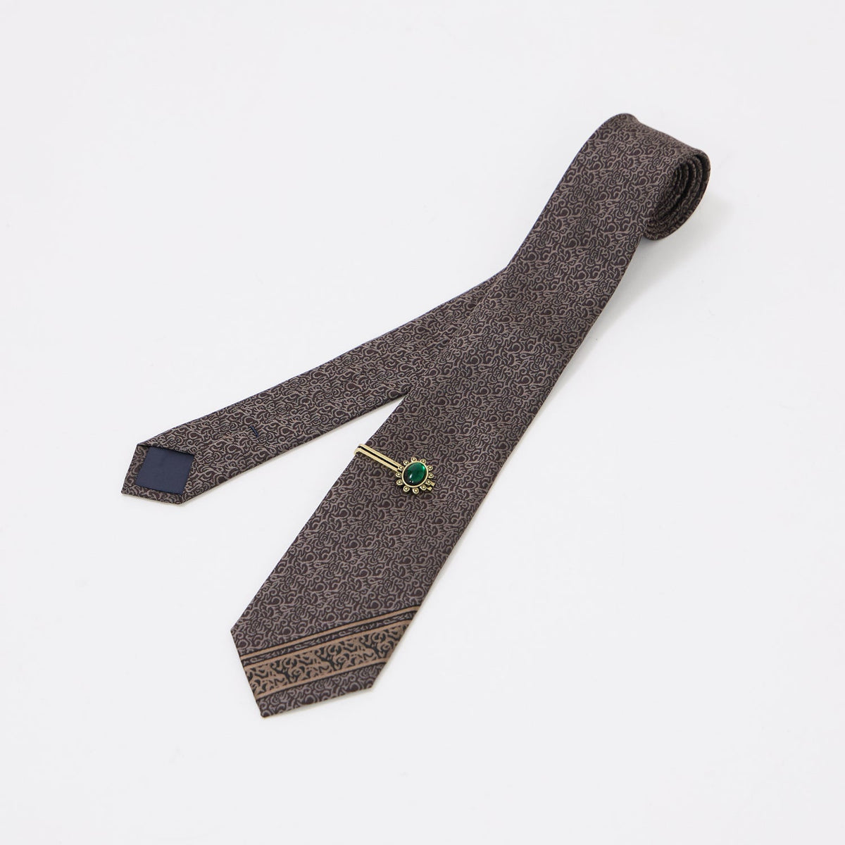 Bloodborne SuperGroupies Lady Maria of the Astral Clocktower Necktie and Tie Pin Set — official product view 6