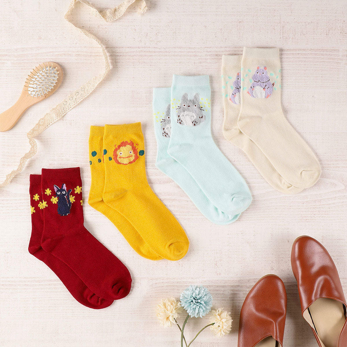 Howl's Moving Castle Calcifer Bouclé-Motif Short Socks 23-25 cm - official view 3