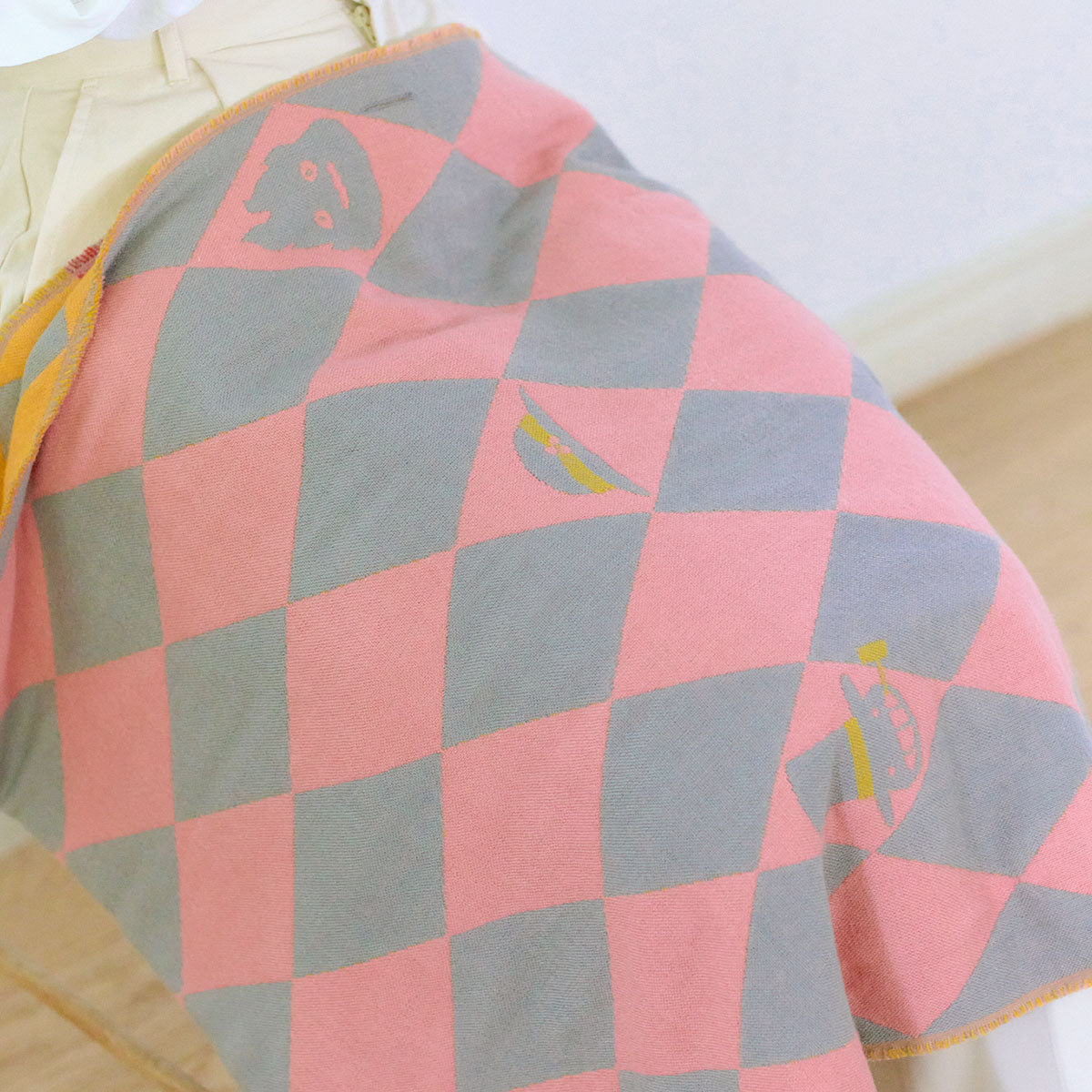 Howl's Moving Castle Howl's Cape Buttoned Stole - official view 8