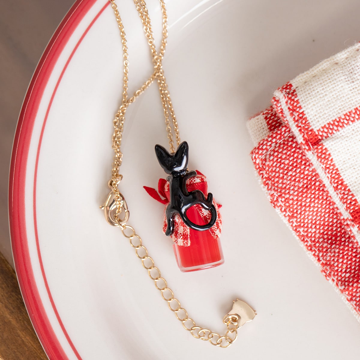 Kiki's Delivery Service Guchokipan Bakery Jiji Clinging to Jam Jar Necklace - official view 2